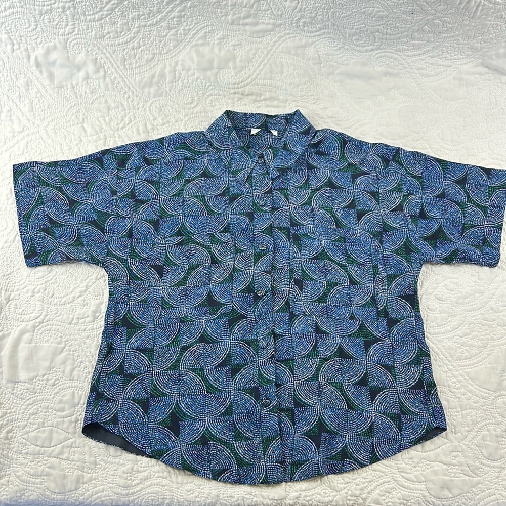 Button down short sleeve flowy shirt women’s small